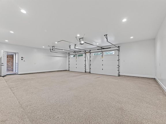 3rd image of 5638 Sanford Rd