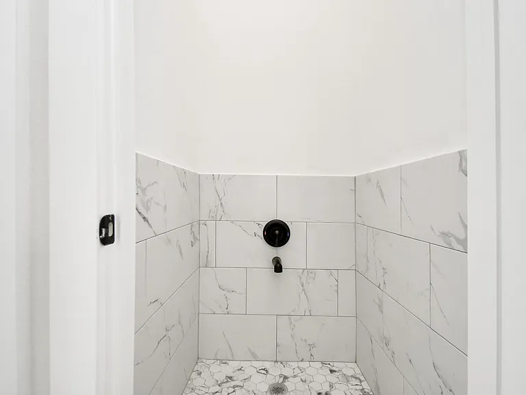 4352 Avron Dr — Photo 15