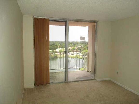 4th image of 1300 NE Miami Gardens Dr APT 711