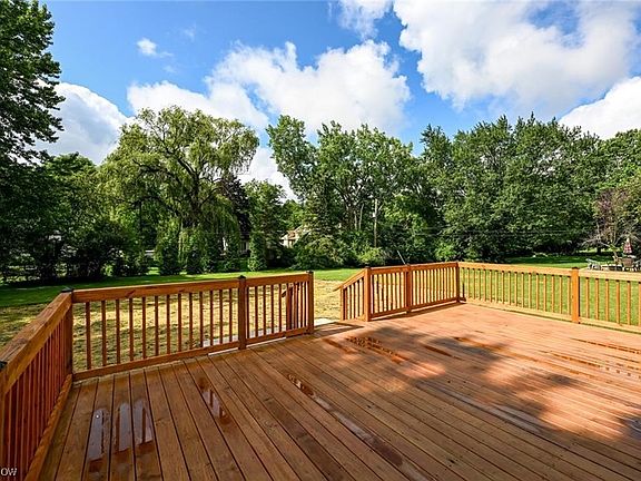 3rd image of 26274 Fairmount Blvd