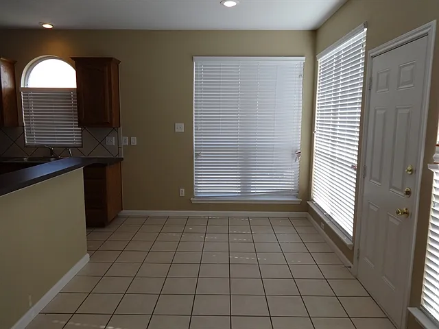 4 bed, 2.5 bath, 2535 sqft, $2,750 — Photo 4