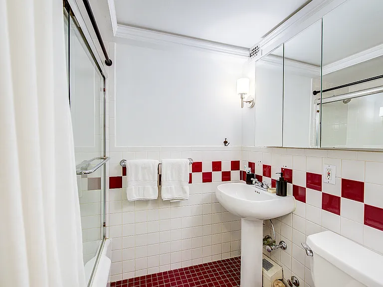135 E 54th St #6C — Photo 11