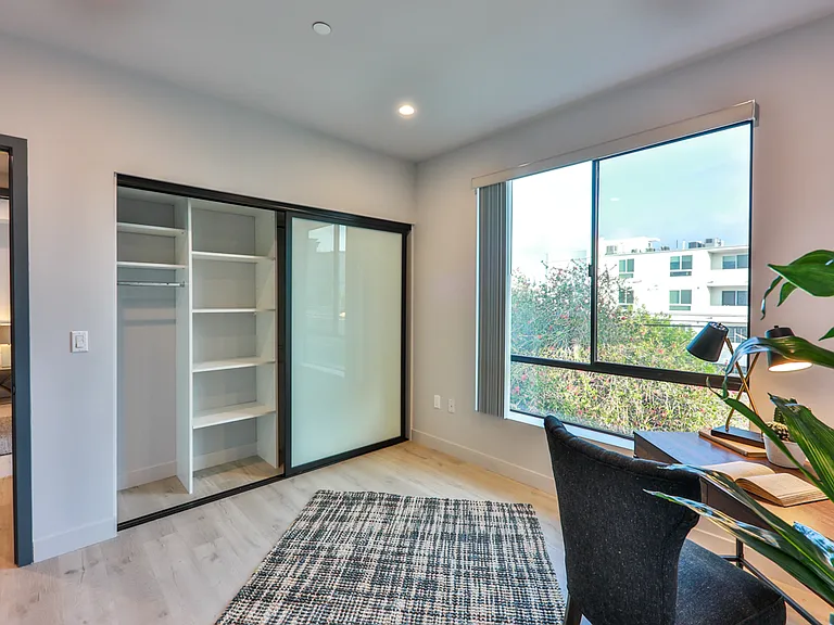 900 N Wilcox Ave #105 — Photo 17