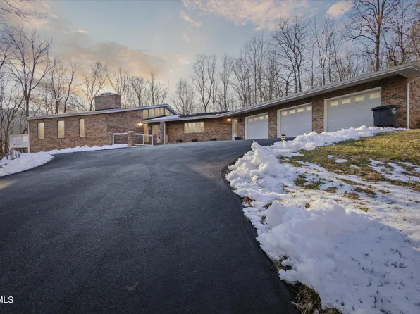 4005 Foxfire Ln, Kingsport, TN 37664