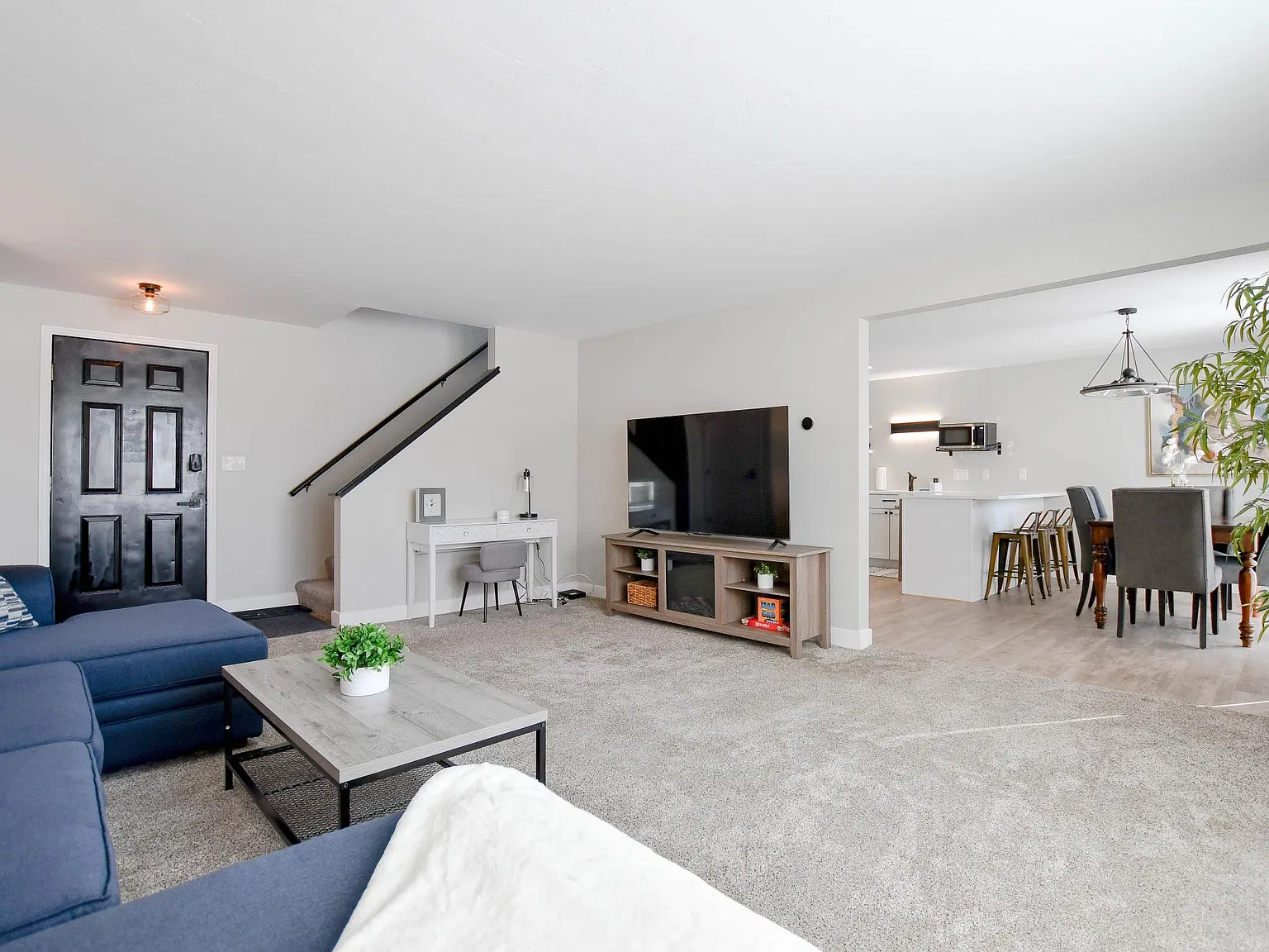 416 Aloysius Ct — Photo 4