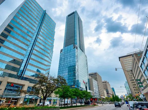 488 University Ave, Toronto, ON