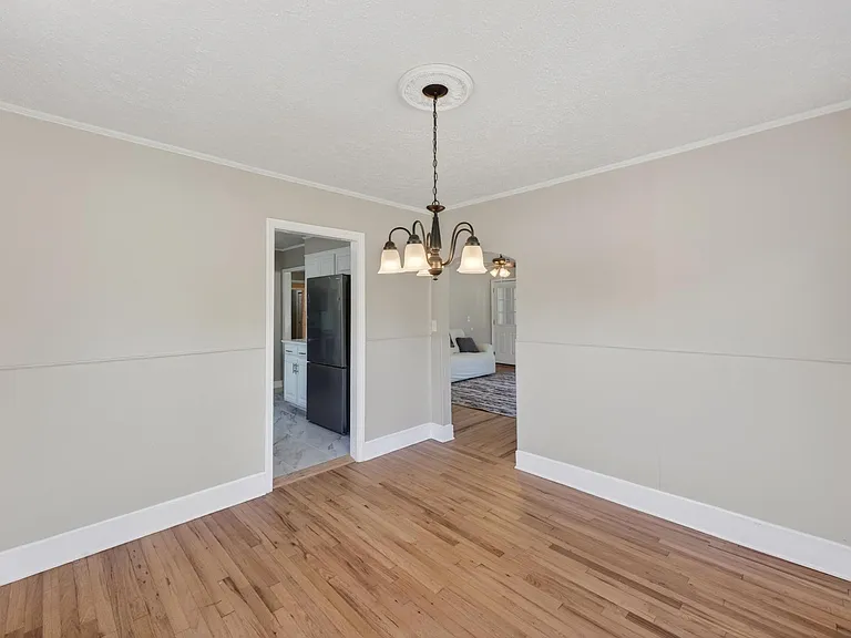 450 Williamsburg St — Photo 12