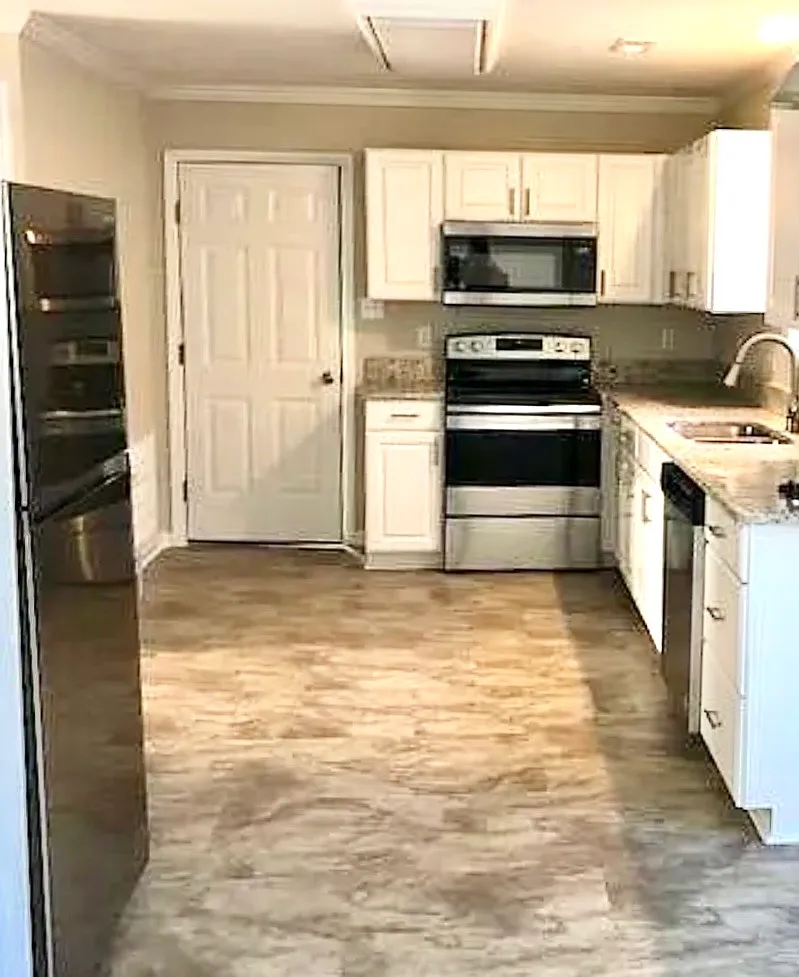 4 bed, 2.5 bath, 2500 sqft, $2,695 — Photo 2