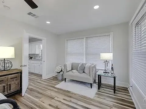 131 E Hull St — Photo 11