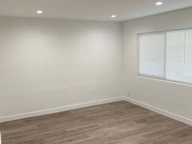 4324 Ventura Canyon Ave — Photo 15