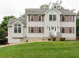 1 Omega Cir, Dracut, MA 01826