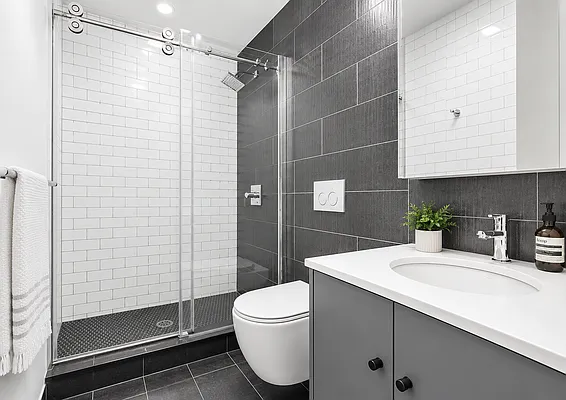 Bathroom, photo 1