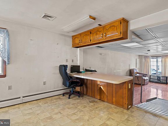 4th image of 127 W McClure St