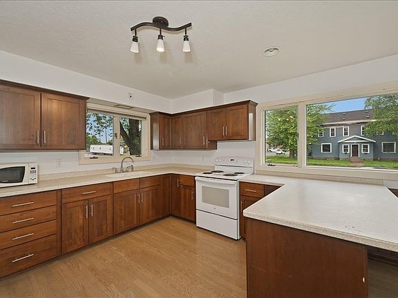 4th image of 716-718 22nd Ave E