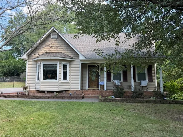 1705 Calvary View Ln, Clemmons, NC 27012
