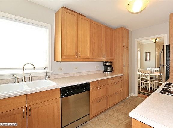 4th image of 1296 E Walnut Ave
