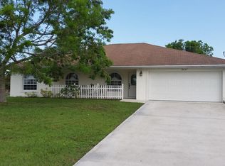 1657 SW Edinburgh Dr, Port Saint Lucie, FL 34953