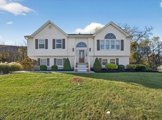 6 Meadowbrook Way, Vernon, NJ 07462