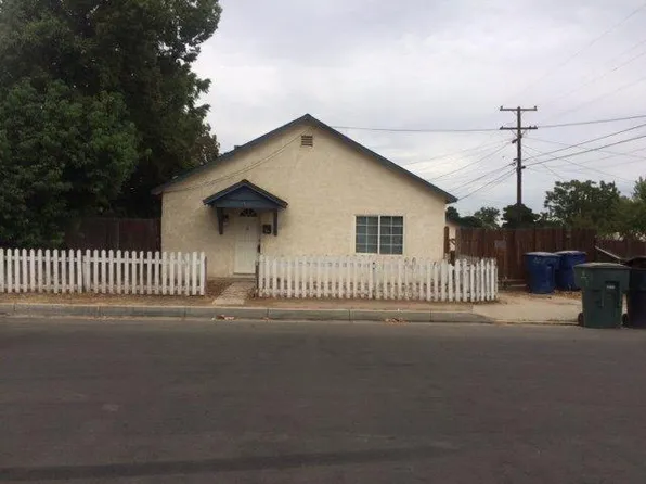 325 S 7th St, Chowchilla, CA 93610