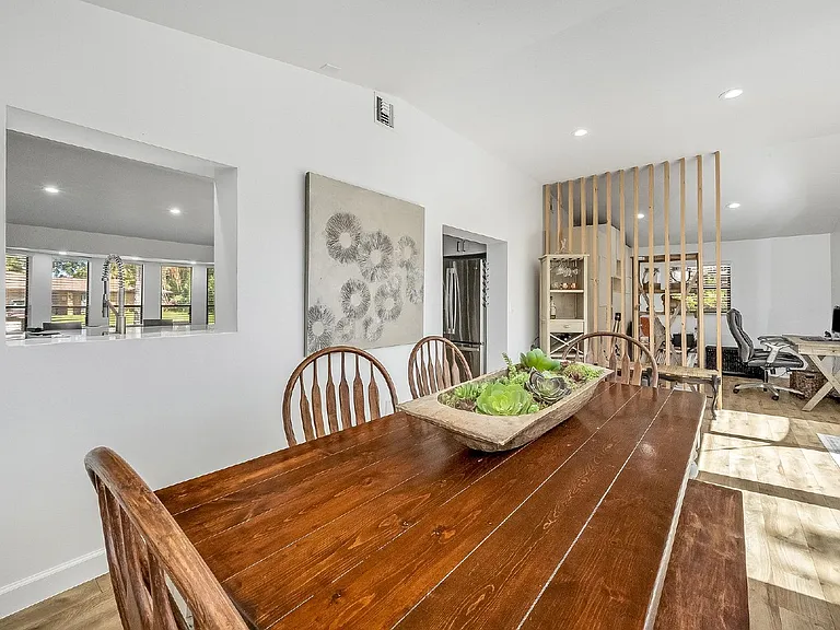 938 Pembroke Ave NE — Photo 49