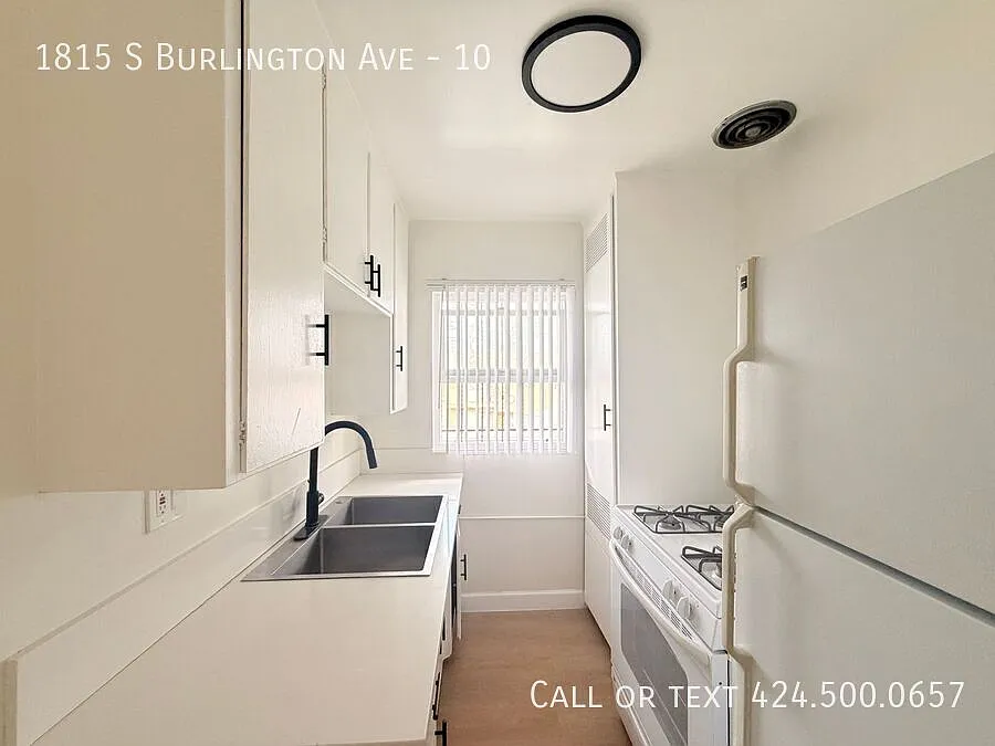 Building Photo - 1815 S Burlington Ave #10