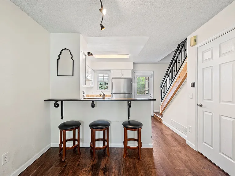 1683 S Blackhawk Way #B — Photo 7
