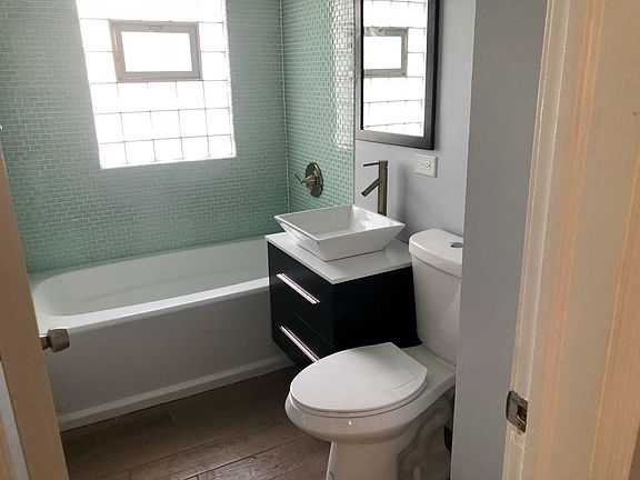 3rd image of 35 E 141st St