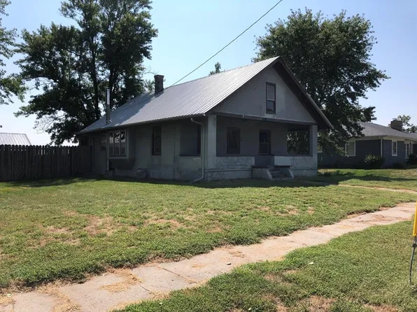 402 Arcadia St, Clifton, KS 66937