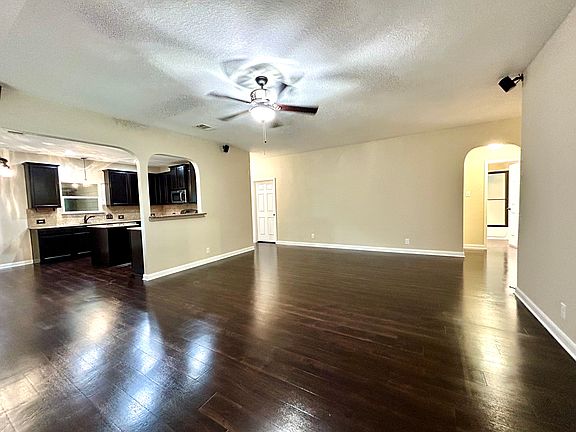 3rd image of 271 Oak Creek Way