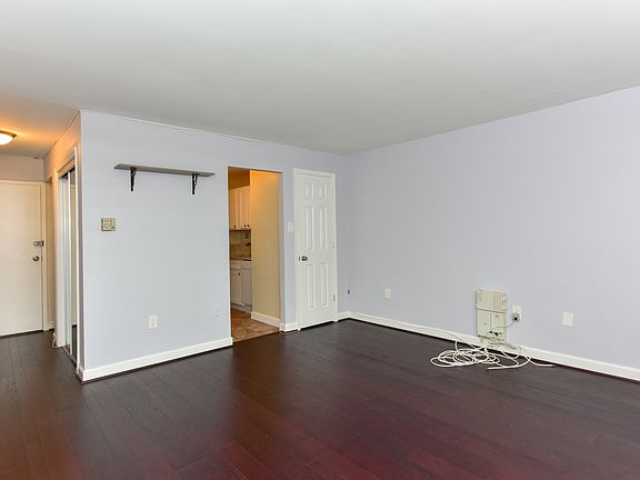 3rd image of 4401 Lee Hwy APT 34