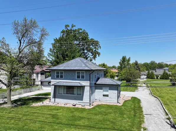 321 E 13th St, Winamac, IN 46996