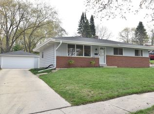 223 Jasper Ln, Waukesha, WI 53188