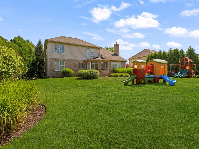 24303 Saybrook Ct — Photo 52