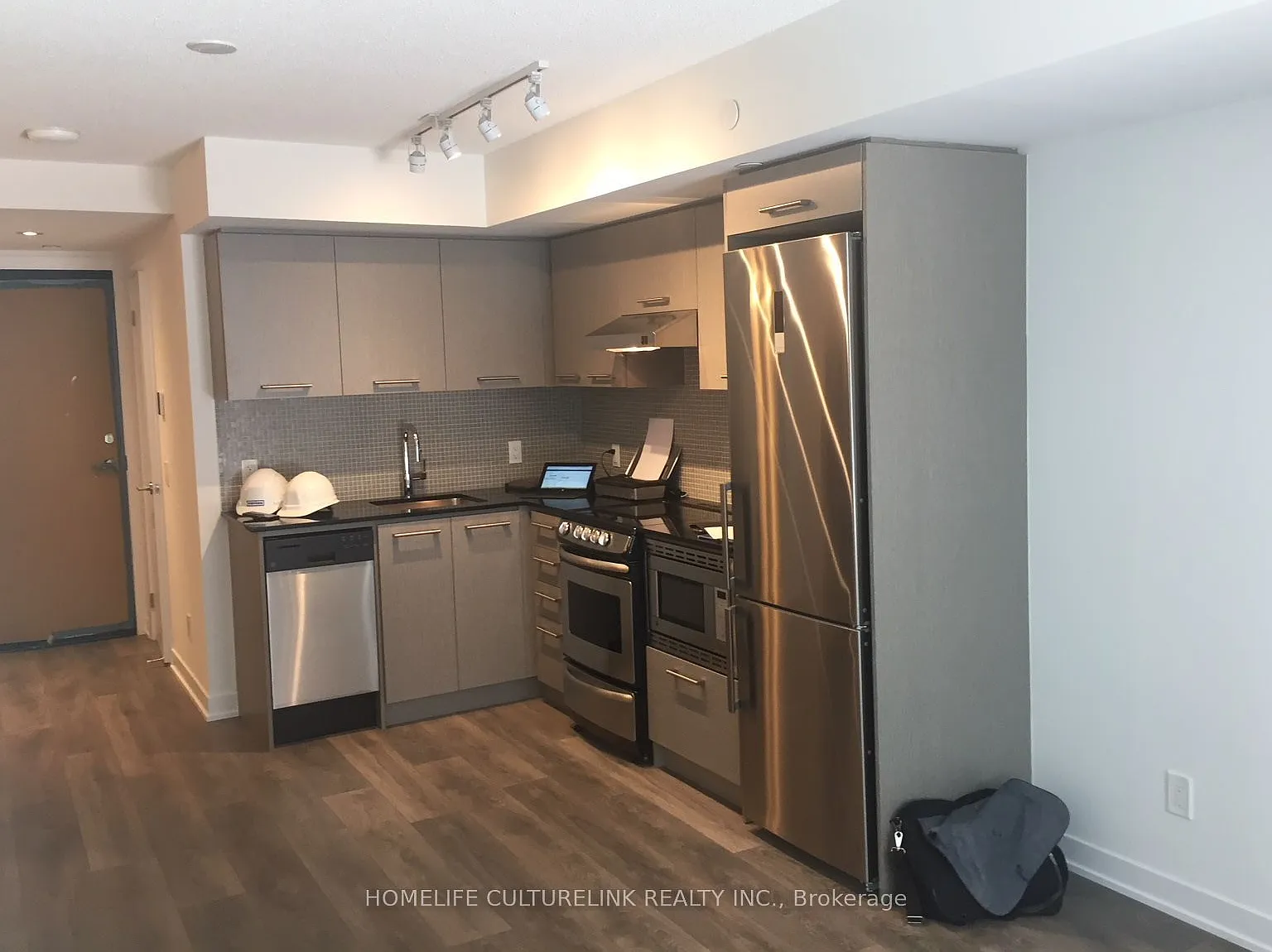 2 bed, $2,500 — Photo 2