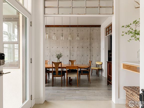 4th image of 616 Peterson St