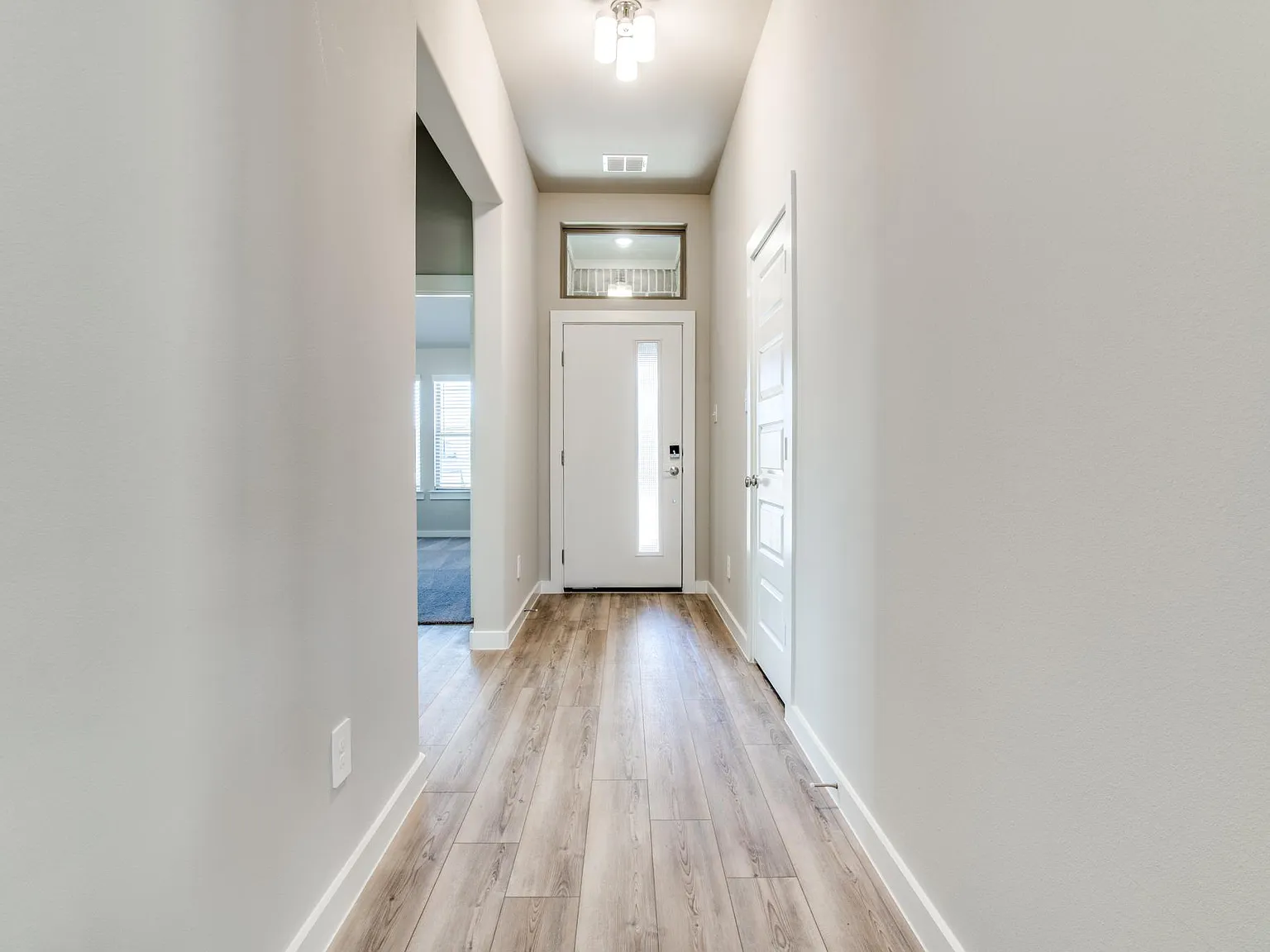 3 bed, 1881 sqft, $2,495 — Photo 3