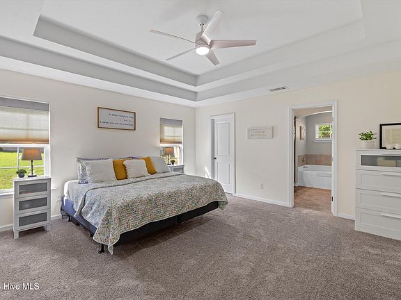 5th image of 724 Oakwood Court