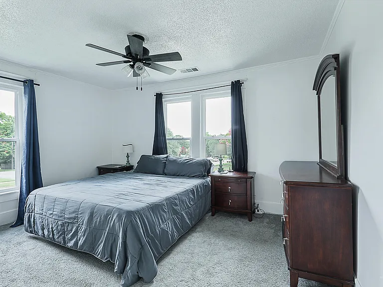 1200 W Walker St — Photo 4