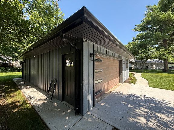 3rd image of 4806 Belinder Ct