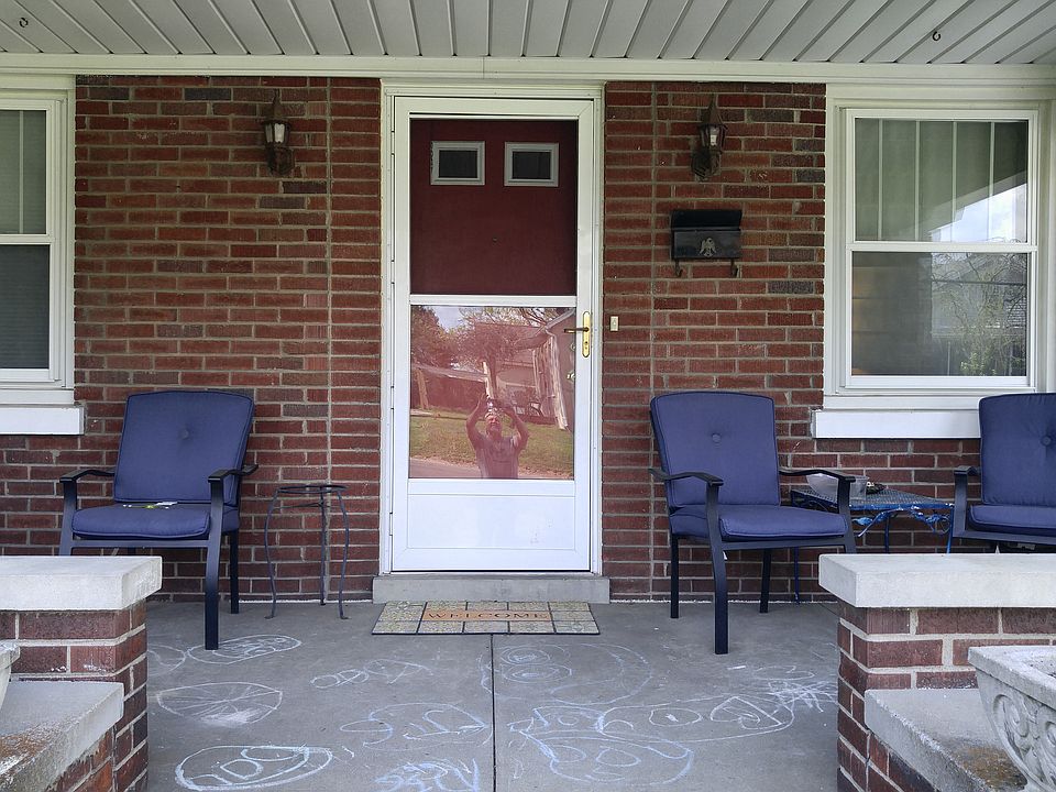 2nd image of 1221 Springdale Dr