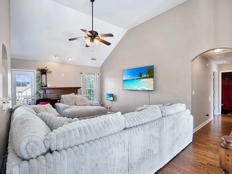 1213 Chinook Cir — Photo 6