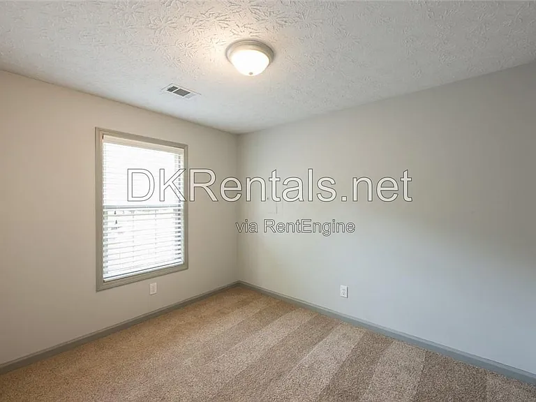 207 Daventry Way — Photo 17