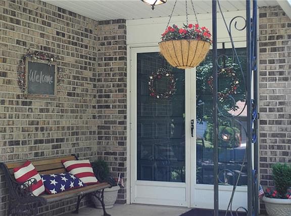 3rd image of 2566 Lynnhurst Dr