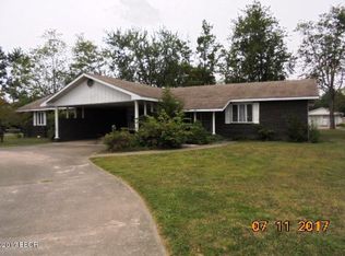 401 S Jones St, Cisne, IL 62823