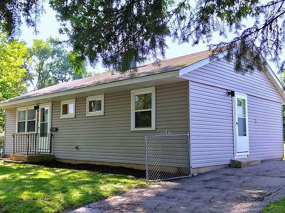2nd image of 834 Navajo Dr