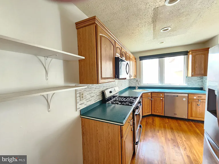 254 Sayre Dr — Photo 10