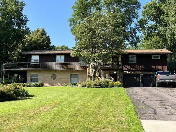 806 Highland Rd, Windom, MN 56101