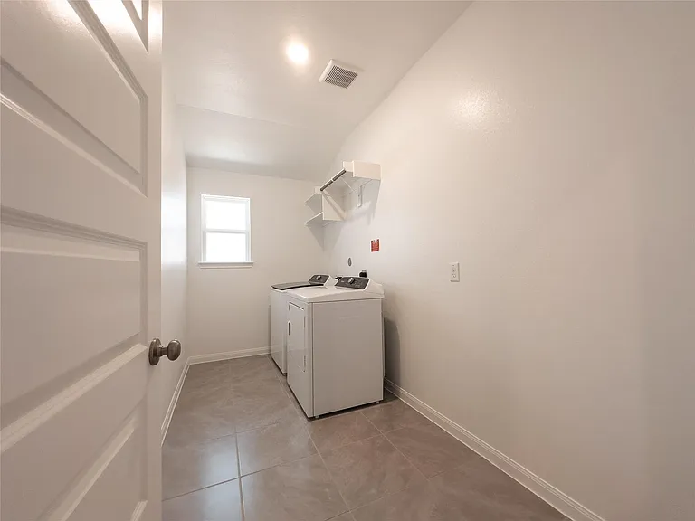 8015 Virginia Dr — Photo 8