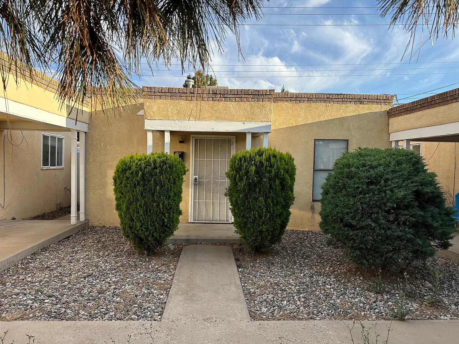 Ridgecrest Area 1 Bedroom in Nice Small Complex w/ Private Yard — Photo 1