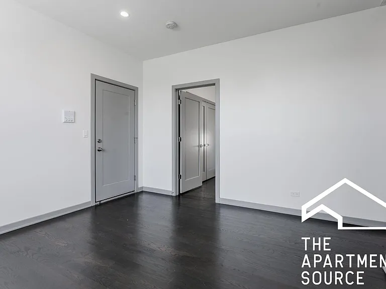 2806 N Mozart St #1R — Photo 2